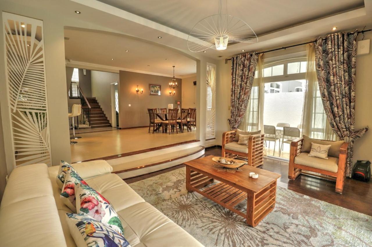 Happinès 3 Bedroom Luxury With Private Pool, Near Amenities&beaches Villa