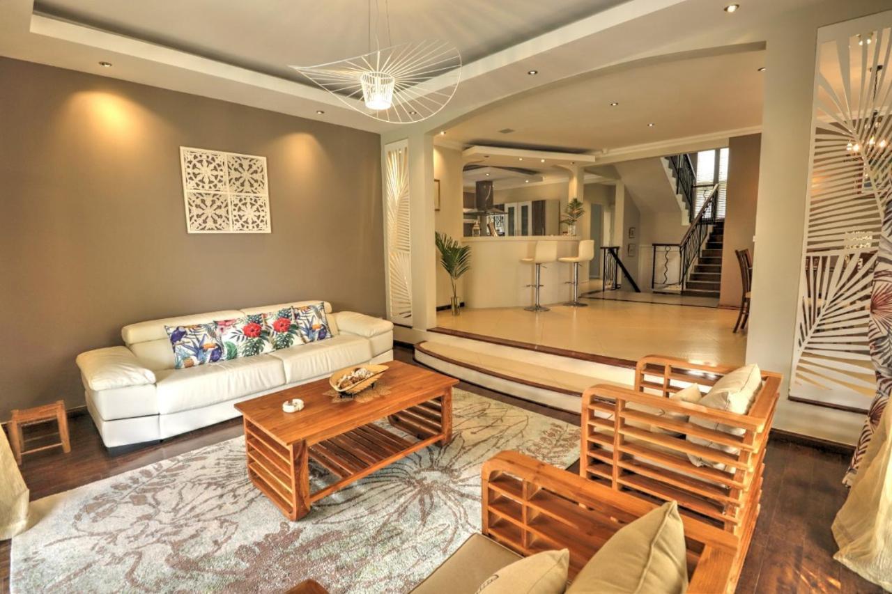 Happinès 3 Bedroom Luxury With Private Pool, Near Amenities&beaches Villa